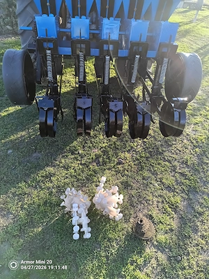 De vanzare masina de semanat arpagic usturoi - imagine 4