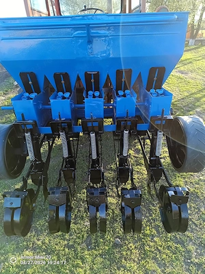 De vanzare masina de semanat arpagic usturoi - imagine 3