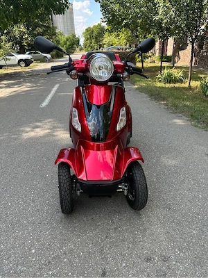 Vand scuter nou cu portbagaj