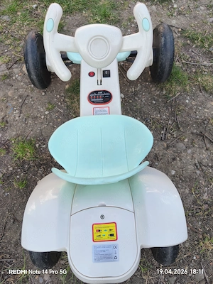 Kart electric cu player multimedia si port USB
