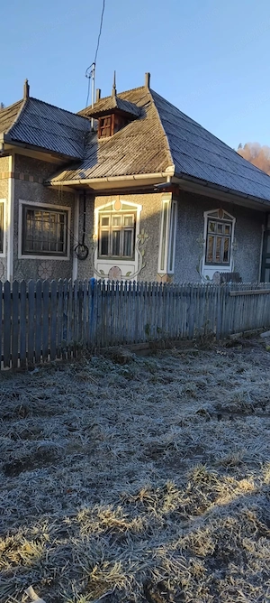 Casă de vanzare pe Valea Bistritei la stradă, lângă școală Pr. Pântei - imagine 2