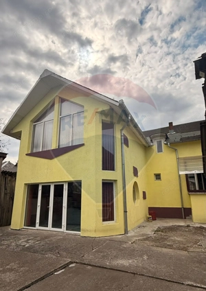 Casă / Vilă cu 6 camere de vânzare - imagine 3