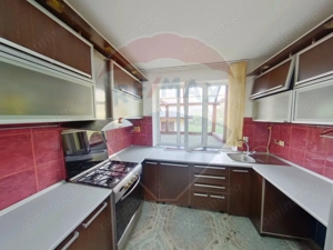 Casă / Vilă cu 6 camere de vânzare - imagine 9