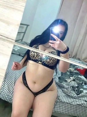 Miniona bruneta sexi  - imagine 1