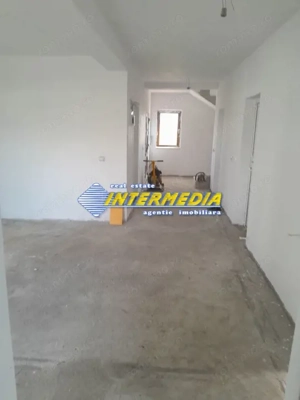 Casă nouă de vînzare P+1 cu 500 mp. Teren Finisata la cheie - imagine 2