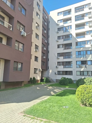 COMISION 0. Proprietar închiriez apartament 2 camere cu loc de parcare . 