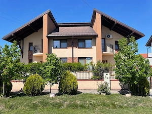 Jumătate de duplex, cu intrare separată și delimitare clară a spațiilor, fără utilizări comune. - imagine 4