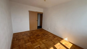 3 camere,65 mpu, zona Turist,bloc anvelopat,2 lifturi,decomandat. Negociabil! - imagine 5