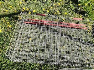 Vând trei cuști prepelițe în stare foarte bună 