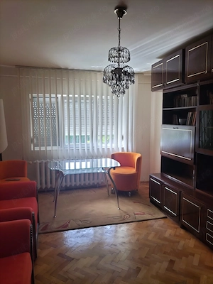 Inchiriez apartament doua camere  ,zona centrala in spate la teatru inArad