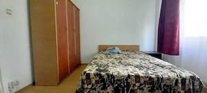 Ofertă apartament cu 2 camere pentru închiriat, decomandat 53 mp mobilat clasic parter față bloc str - imagine 2