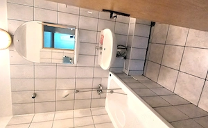 Ofertă apartament cu 2 camere pentru închiriat, decomandat 53 mp mobilat clasic parter față bloc str - imagine 4