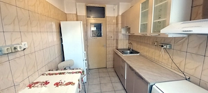 Ofertă apartament cu 2 camere pentru închiriat, decomandat 53 mp mobilat clasic parter față bloc str - imagine 3