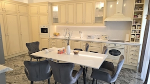 Vand apartament 4 camere deosebit in Deva, zona bld. Decebal (ultracentral), etaj 1,  - imagine 2