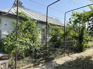 Vand casa batraneasca mobilata si utilata din caramida trei camere plus anexe - imagine 9