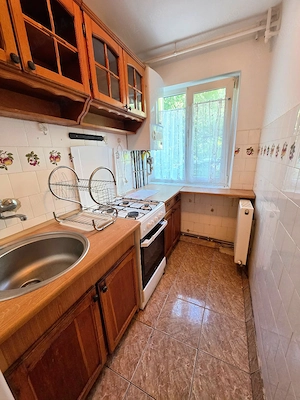 Vand apartament cu 3 camere la parter cu centrala langa Iulius Mall