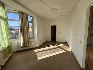 Spațiu comercial de închiriat   ideal pentru activități medicale, birouri sau salon înfrumusețare - imagine 5