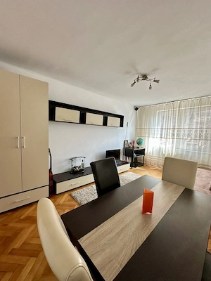 Apartament 3 camere, Băile Herculane   central, decomandat, 2 băi, balcon mare