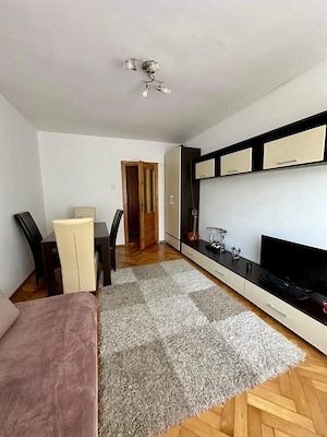 Apartament 3 camere, Băile Herculane   central, decomandat, 2 băi, balcon mare