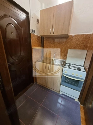 De Inchiriat Garsoniera 16mp zona UMT