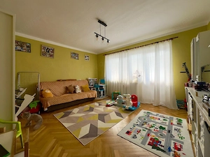 Decomandat. Centrala proprie. Etaj intermediar. Disponibil imediat !