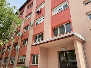 Proprietar vand garsoniera etaj1 UMT