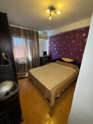 vand apartament 3 camere zona Iruc,