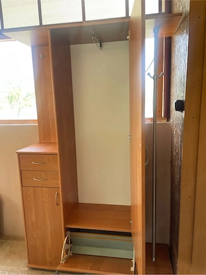 Vand cuier cu oglinda si pantofar in loc.Sucutard , Jud. Cluj.