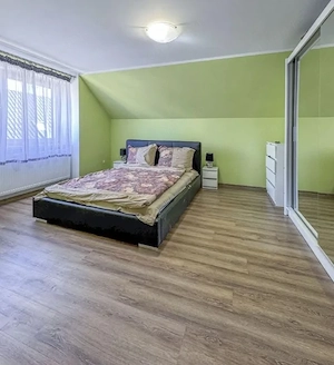 Vand apartament cu 2 camere in zona 1 Decembrie