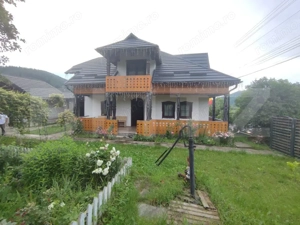 Casa de vacanta si anexe in  Stulpicani