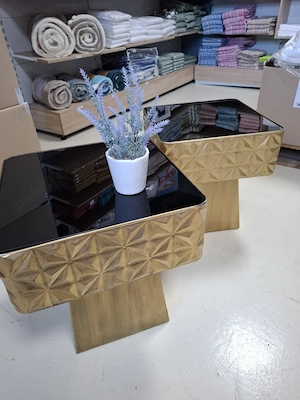 Set 2 noptiere metalice aurii cu blat din sticlă securizată