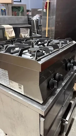Mașina de gătit aragaz Zanussi profesional 4 focuri ca noua +Mareno 4F