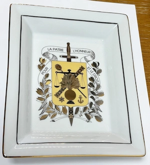 tavă decorativă din porțelan marca Philippe Deshoulieres, realizată în Limoges, Franța