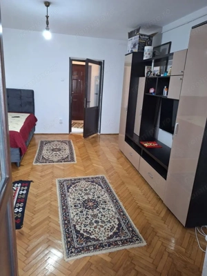 De vanzare garsoniera  Drumul taberei