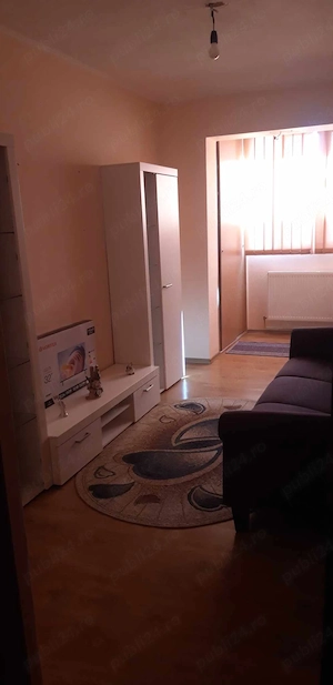 Apartament 3 camere de închiriat 