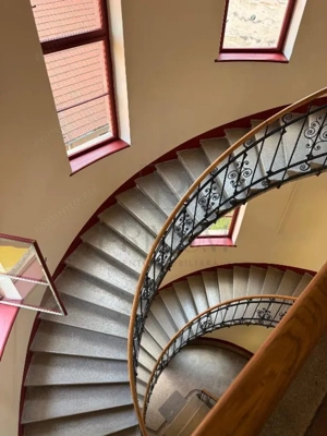 SINAIA - ISTORIC - 5 CAMERE - DECOMANDAT - 2 BAI - CENTRALA PROPRIE - CLIMA - RENOVAT - imagine 3