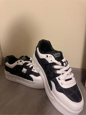 Adidasi Valentino 