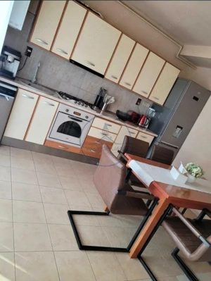 Apartament 3 camere în bloc nou, parcare în CF, zonă Libertății