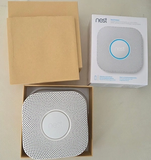 Google Nest Protect senzor de fum si monoxid de carbon, cu baterii, Wifi
