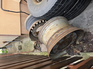 4 Jante Motrica cu Cauciucuri uzate (20%) + 2 Jante Remorca. - imagine 4