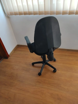 vand scaun ergonomic negru