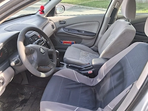 Vând Nissan almera an 2001