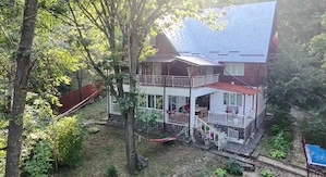 Domeniu de poveste în Breaza: Vilă cu 6.200 mp teren, piscină și vedere panoramică