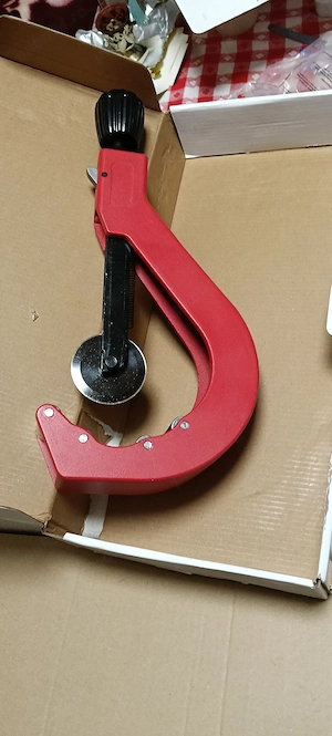 Unealta profesionala pentru tăiat tevi