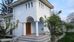 Vand casa plus anexe.