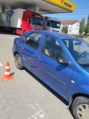 Vand Logan 2006 , km 303000 , gaz+benzina , starea tehnica si estetica conform varstei , pret 700 eu - imagine 4