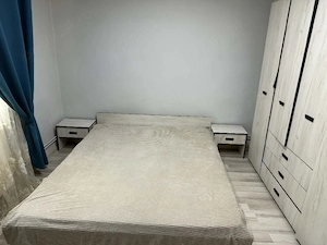 închiriez apartament