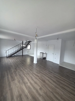 Spatiu comercial inchiriat str Polona Otopeni,  Metrou  - imagine 2