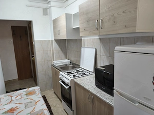 Dau în chirie garsonieră amenajată confort I la parter 4 în bloc de garsoniere în cartierul Dâmbul P - imagine 8