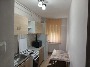 Dau în chirie garsonieră amenajată confort I la parter 4 în bloc de garsoniere în cartierul Dâmbul P - imagine 6